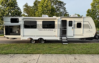 2025 Freedom Express 1.5 Bath, Fully Equipped!