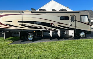 Boujee BoonDocker Bunkhouse-UNLIMITED POWER & WIFI