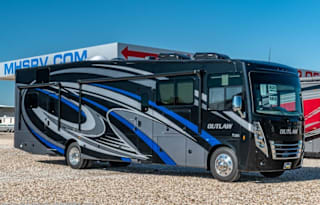 40*NEW*ThorOutlaw LUXURY ToyHauler Sleeps 12 HUGE!
