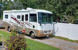 "Coach" Simple, Clean, Kids & Pet Friendly Venue