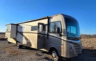 Crump's Fleetwood Storm 35SK Class A Dream