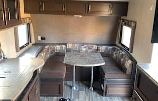 Cozy Bunkhouse w/ Solar & Free Generator