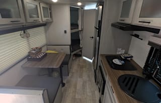 2023 IBEX 19MBH – Sleeps 5, Pet-Friendly, Loaded!