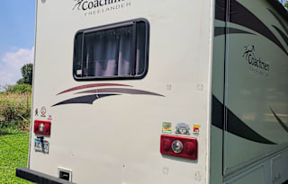 32ft Coachmen – Family Friendly, newly remodeled!