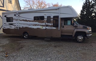 Gulfstream Endura, 34 feet, 2 slides, tows 5000 lb