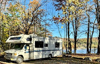Tom & Sparkle Dog’s RV Rental!