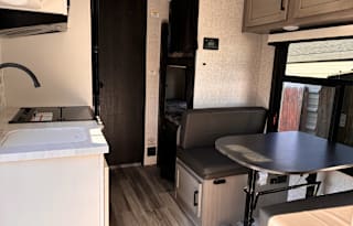 NEW-2024 Jayco Jay Feather Bunkhouse 20ft/Sleeps 5