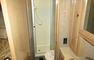 Like New Luxury RV - Adventure with Style! 19 MPG