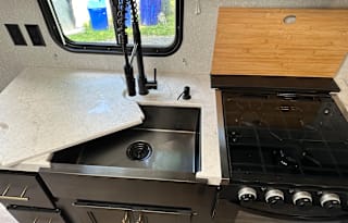 Bobo! 21 Cherokee Grey Wolf Toy Hauler