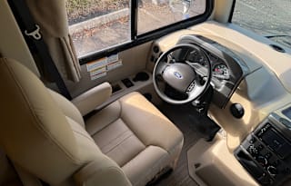2018 Thor Axis Class A | UNLIMITED MILES  SLEEPS 6