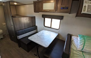 Winterized - Sleeps 5, Easy Tow!