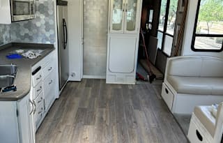 Recently Remodeled 2005 Fleetwood Pace Setter