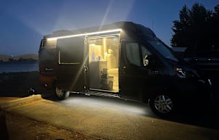2021 Tellaro Luxury Van Sleeps 4