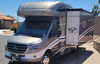Easy to Drive 2022 Winnebago Navion, meet "Goldie"