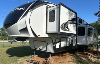 Family-sized 2022 5th Wheel