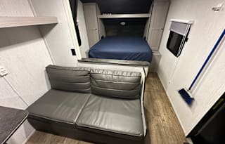 Sleeps 9 - 2022 Heartland Trail Runner Trailer