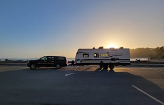 Family Friendly RV, 1 Queen Bed and 2 Bunks