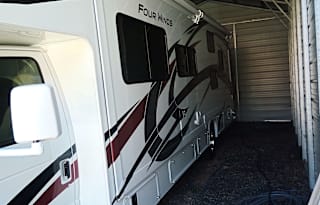 2022 Thor w/ Bunk Beds (Tow dolly available)