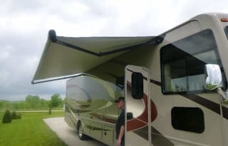 34 FT Thor Hurricane, with outdoor TV, kitchen
