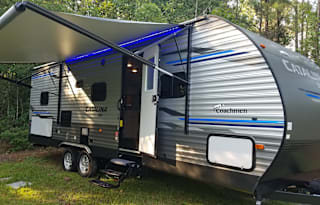 Greg and Sarah's Family Friendly Camper w/Roku TV