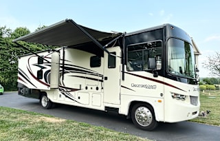 Luxury Style - 2016 Forest River Georgetown 364T
