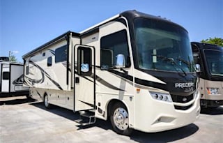 Adventure awaits you in this beautiful Jayco RV