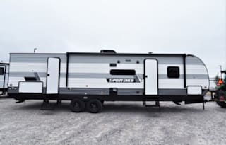 Like New 35' RV Travel Trailer