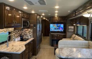 2018 Thor Motor Coach Challenger 37TB