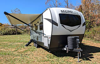 Flagstaff Micro Lite | Modern and cozy w/ 2 slides