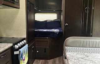 "LULU" 2019 Thor motorcoach  Freedom Elite 22HE