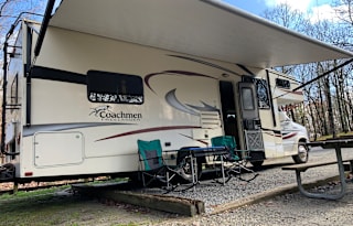 "Dingo" Coachmen RV Freelander 27QB