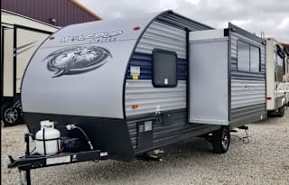 LS22- First Adventure Wolf Pup Sleeps 4, Easy Tow