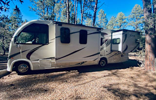 Beautiful Class A sleeps 7! MAZ421