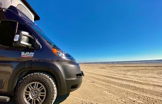 2022 Thor Luxury Family Adventure Van -  Sleeps 4!