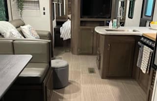 Solace Luxury! w/ Bunkroom!