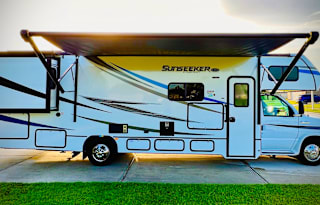 Enjoy a cruise in "CRUZ"! *TAILGATER'S DELIGHT!*