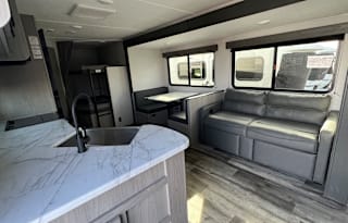 2024 COLEMAN LANTERN 263BH