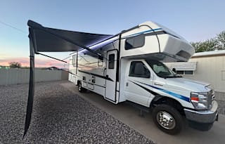 Luxury Class-C Camping! Sleeps 7, Premium Features