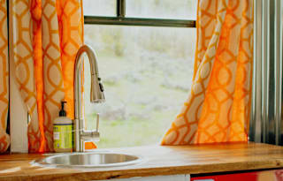 Couple & Bestie Adventure Bus - Cozy and Spacious