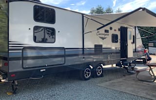 2018  29 ft surveyor with 3 bunks