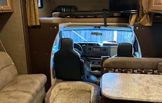 2017 Coachmen RV Leprechaun 320BH Ford 450