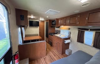 Northeast Indiana Camping! 2015 Forest River Wildwood X-Lite, sleeps 5 ~ 101 Lakes Steuben Co.