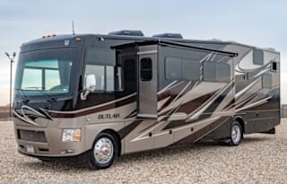 2015 Thor Motor Coach Outlaw 37LS