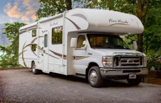 2013 C-Class Bunk House Great for Families