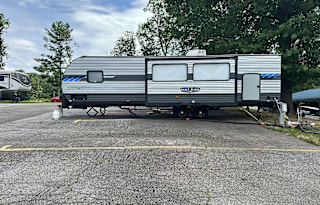 Z&E Rolling Retreat! Pet friendly, family fun!
