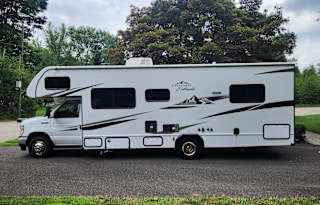 2025 Breezy Cruiser. XL Panoramic Windows Sleeps 8