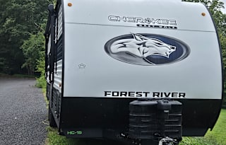 Family-Friendly Grey Wolf 22MKSE – Sleeps 7