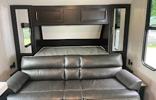 2022 Cherokee Grey Wolf 22MKSE