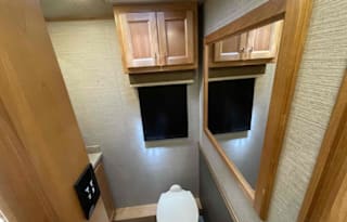 Beautiful luxury RV is Kid and Pet friendly!