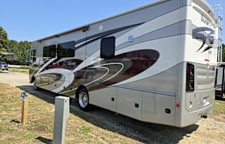 2022 Fleetwood RV Bounder 35K